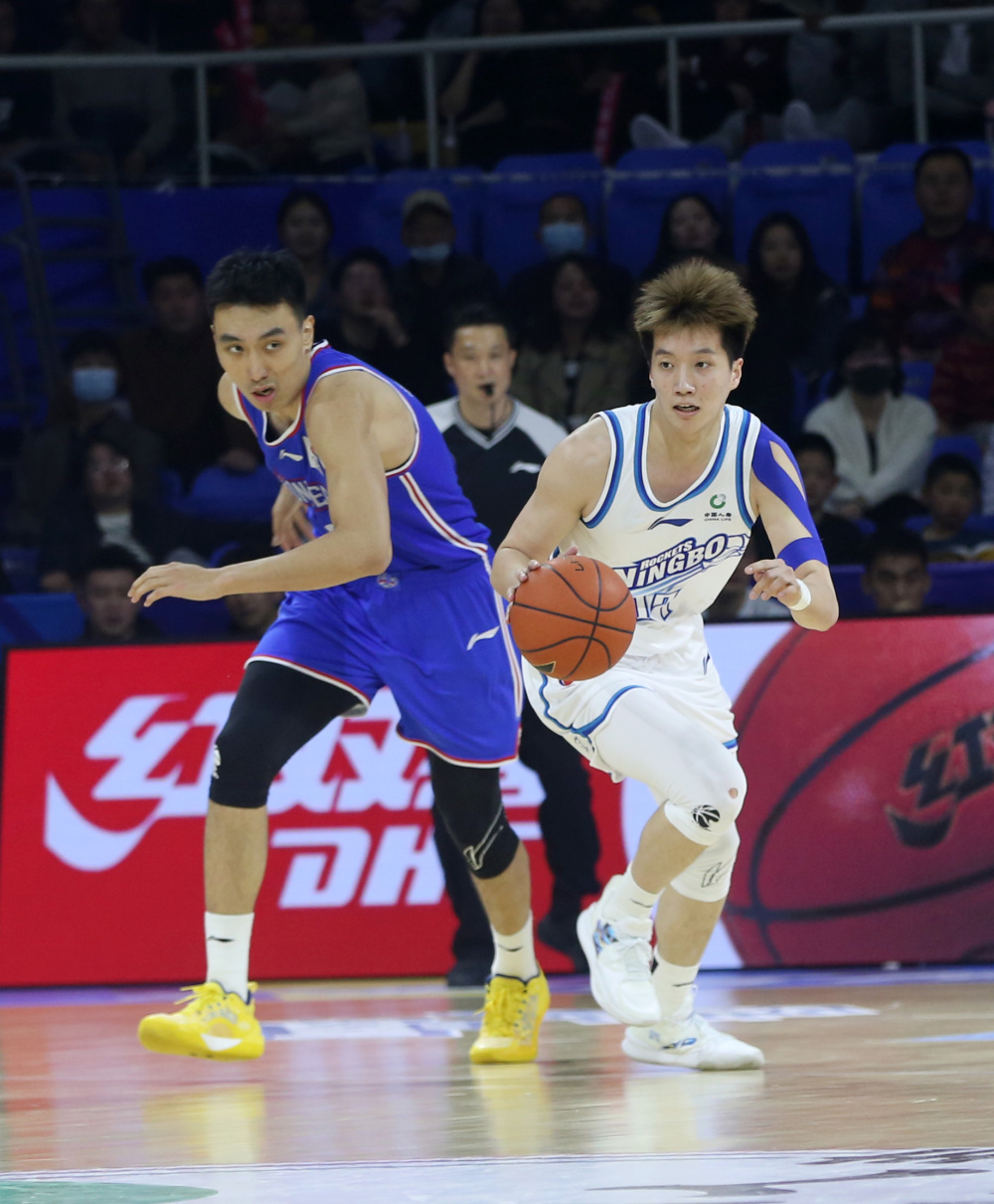 关于青年冲击：新人球员在比赛中表现出色的信息